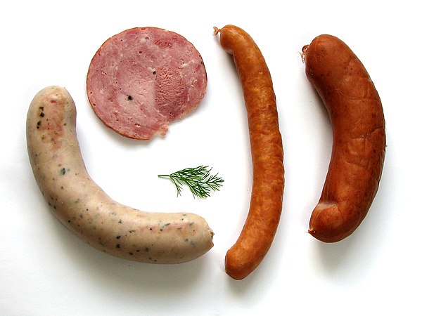 Four types of kiełbasa made in Poland: biała kiełbasa (white sausage), a slice of kiełbasa krakowska, the thin kabanos (pl. 'kabanosy'), and kiełbasa 