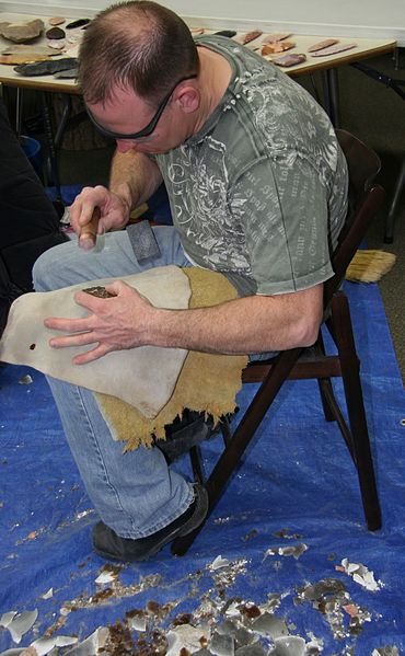 File:Knapping.JPG