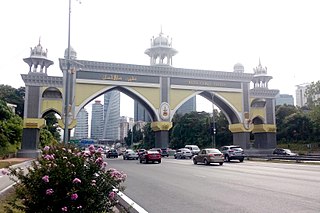 Kota Darul Ehsan Building in Federal Highway