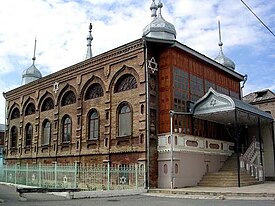 Six Dome Sinagogu, Kırmızı Kasaba