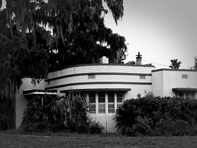 File:Lake_Ivanhoe_District_Art_Deco.jpg