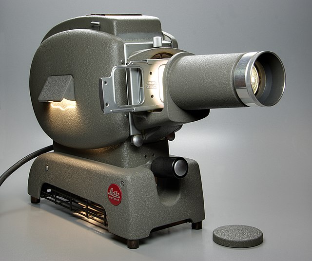 Slide projector Leitz Prado