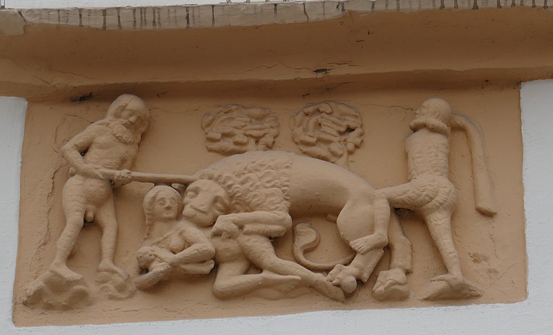 File:Lemgo - Mittelstraße 56 - Steinrelief.jpg