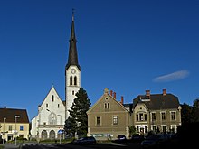 Leoben-Waasen - Pfarrkirche Maria am Waasen und Pfarrhof.jpg