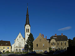 Leoben-Waasen - Pfarrkirche Maria am Waasen und Pfarrhof.jpg