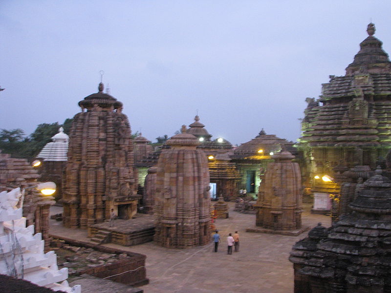 File:Lingaraj Temple bbsr11.jpg