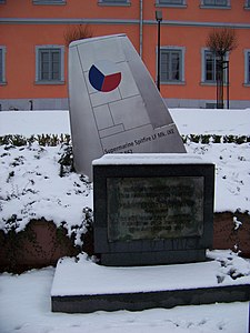 Pomník Františku Truhlářovi pod zámkem u ulice Plk. Truhláře v Lomnici nad Popelkou