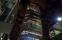 First square. Небоскреб one Canada Square. Canada Square Лондон. One Canada Square ночь. Canary Wharf Square with Sun Pavilion.