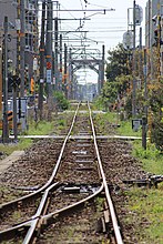 JR宇部新川駅付近にある島通踏切から望む線路。「シン・エヴァンゲリオン劇場版」イメージビジュアルと同じ方向。