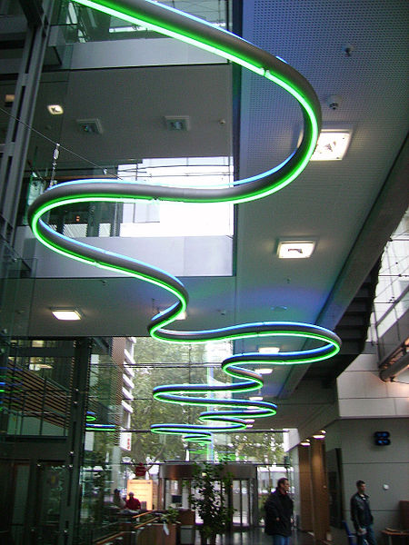 File:Ludwigshafen Sparkasse Lichtschlange.jpg