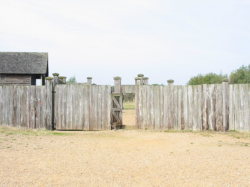 File:Lunt Roman Fort gyrus inside 360degree - source image 10.jpg