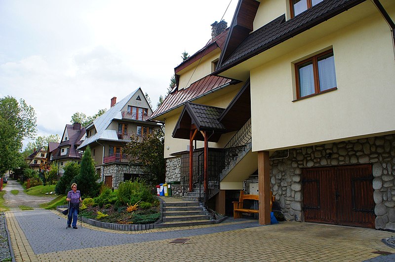 File:Małe Żywczańskie 20e, Zakopane, Polska - panoramio (1).jpg