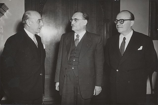 Prime Minister of Greece Alexandros Papagos, Prime Minister Willem Drees and Greek Minister for Foreign Affairs Stefanos Stefanopoulos at the Ministry