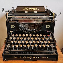 The M1, the first Olivetti typewriter Macchina per scrivere Olivetti M1.jpg