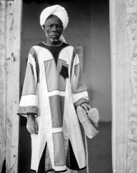 رجلٌ من أتباع الإمام مُحمَّد أحمد المهدي في دار الخليفة بأُم دُرمان سنة 1936م.