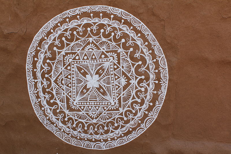 File:Mandana art work at shilpgram , udaipur.JPG