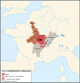 ハエドゥイ族を軸とするガリアの合従連衡（フランス語表記）。赤い部分がハエドゥイ族（Eduens）、桃色・茶色の部分が同盟部族、灰色の部分が敵対するアルウェルニ族（Arvernes）とセクアニ族（Sequanes）の領域である。茶色のビトゥリゲス族（Bituriges）と赤いハエドゥイ族（Eduens）の境界に沿ってリゲル川（ロワール川）が流れていることが見て取れる。川の西岸はビトゥリゲス族とアルウェルニ族の勢力圏になっている。