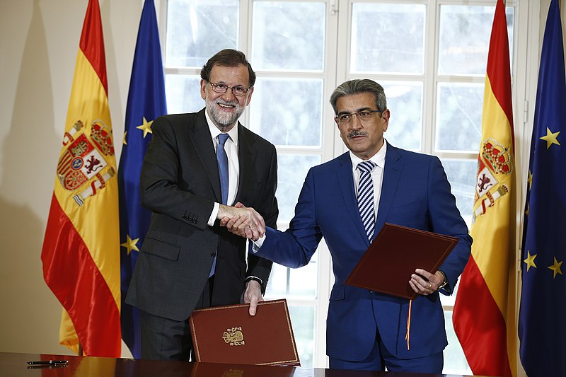 File:Mariano Rajoy y el presidente de Nueva Canarias tras la firma del acuerdo sobre los Presupuestos Generales del Estado para 2017.jpg