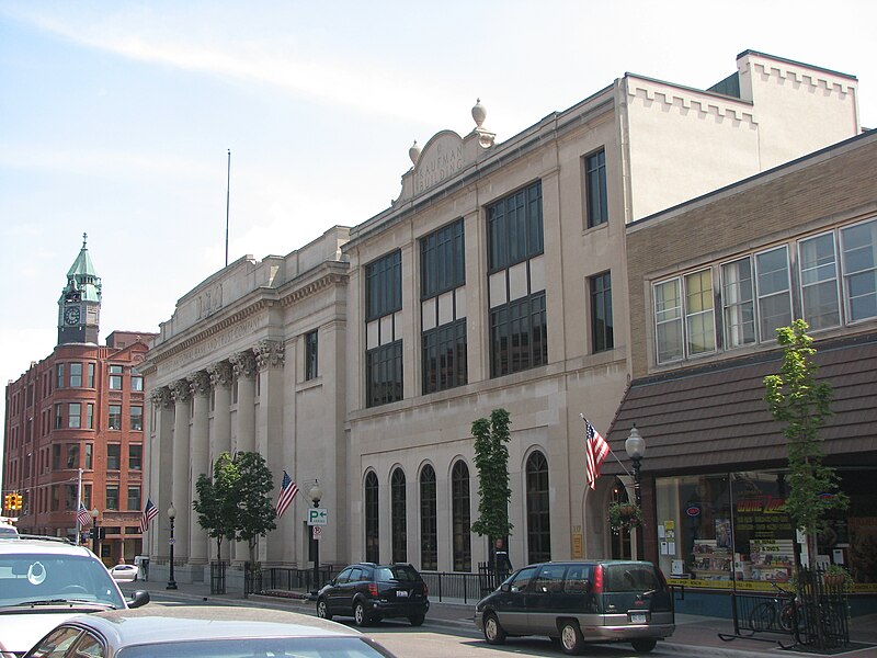 File:Marquette, Michigan - Buildings.jpg