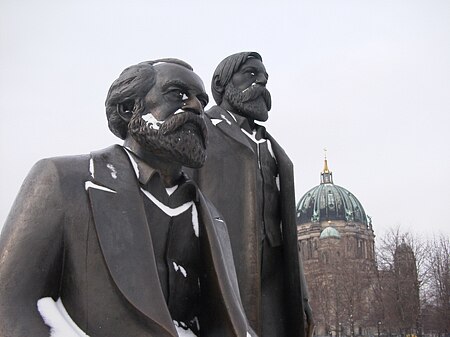 ไฟล์:Marx-Engels-Forum.jpg