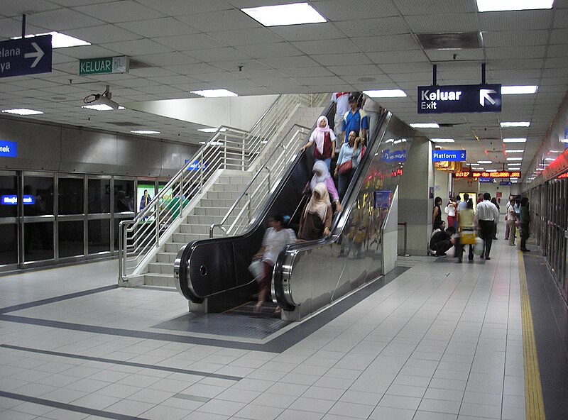 File:Masjid Jamek station (Kelana Jaya Line), Kuala Lumpur.jpg