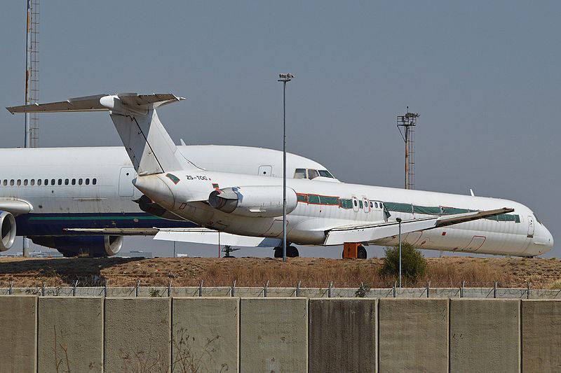 File:McDonnell Douglas MD-82 'ZS-TOG' (16067491241).jpg