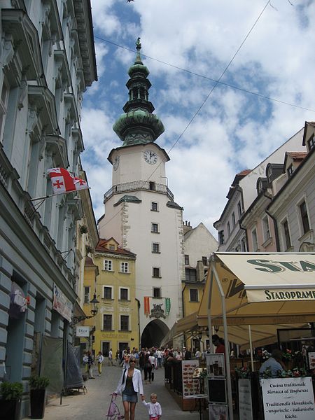 File:Michalská brána.jpg