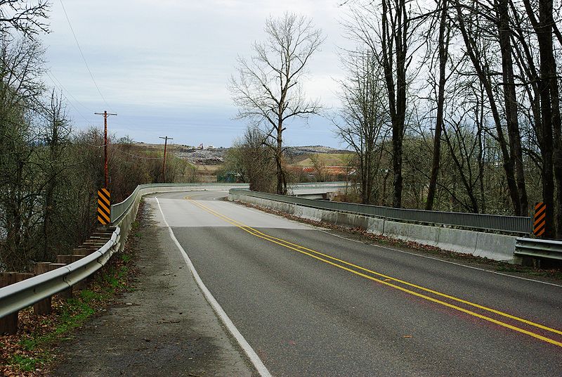 File:Minter Bridge over the Tualatin River - near Hillsboro, Oregon.JPG