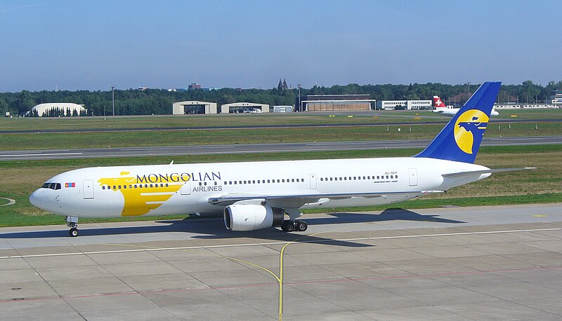 800px-Mongolian_Airlines_Boeing_767-300.jpg