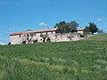 Il casale in cima alla collina delle Grotte di Torri