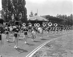 CDHS marching band at the World Music Championship 1966 Muziekconcours te Kerkrade, tijdens de marswedstrijden, Bestanddeelnr 919-3609.jpg