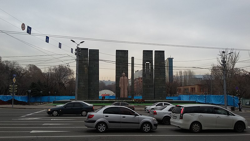 File:Myasnikyan statue, Yerevan 24.jpg