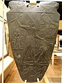 Faksimile Narmerjeve palete, okoli 3100 pr. n. št., ki kaže kanon egipčanskega profila in proporce figur.