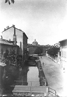 La Vettabbia fotografata nel 1880 in via Calatafimi a Milano, poco dopo le sue sorgenti. All'epoca era originata anche dalla Cerchia dei Navigli, di cui rappresentava uno dei canali scolmatori