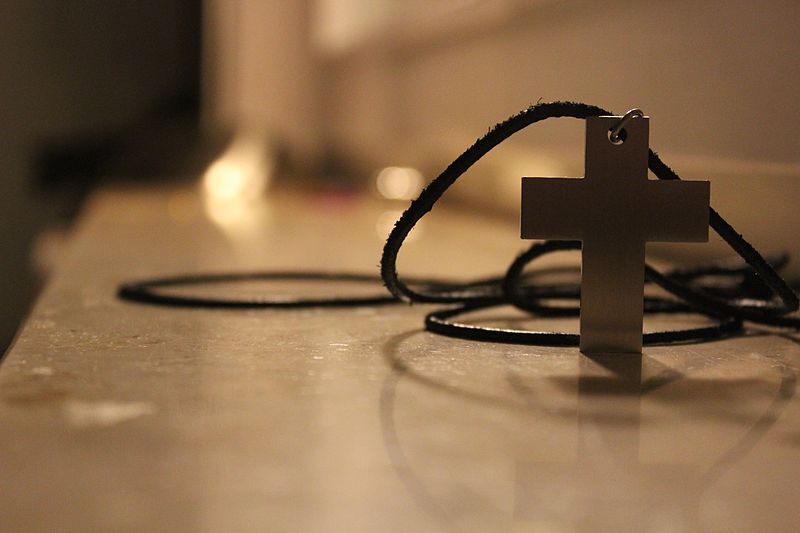 File:Necklace with cross, made of stainless steel.jpg