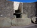 Newgrange Eingang.jpg