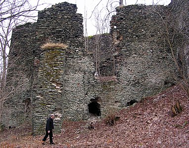 Kasteel woongebouw in 2006.  Uitzicht vanuit het westen, vóór de wederopbouw