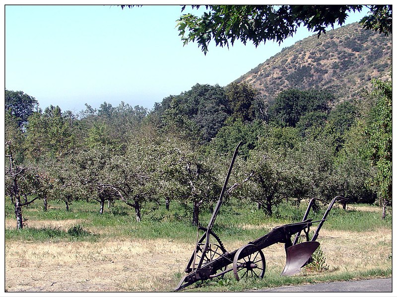 File:Oak Glen, Old Plow, Los Rios Rancho 6-2012 (7408765410).jpg