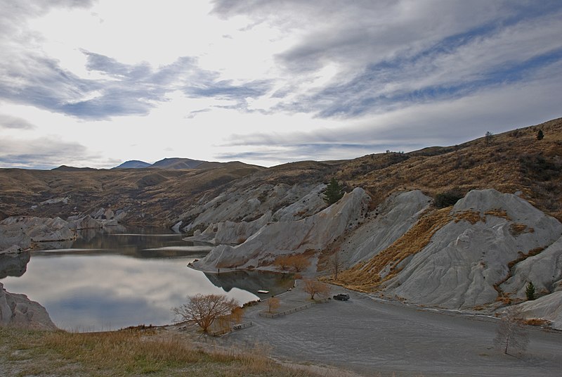 File:Old gold workings, St. Bathans, Otago, New Zealand.jpg