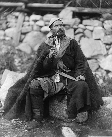 ไฟล์:Old peasant with dagger and long smoking pipe, Mestia, Svanetia, Georgia (Republic).jpg
