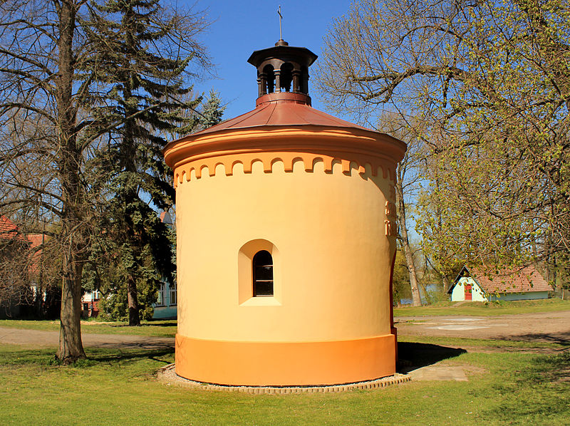 File:Písty, chapel.jpg