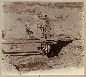 Добыча золотоносного песка. 1910 год