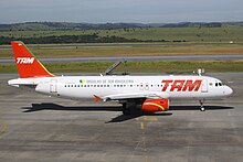 PR-MBH Airbus A320 TAM (7319491954).jpg