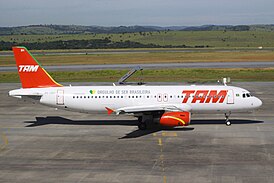 TAM Airlinesin Airbus A320-200, identtinen kaatuneen koneen kanssa