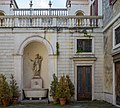 Cortile con fontana della Naiade.