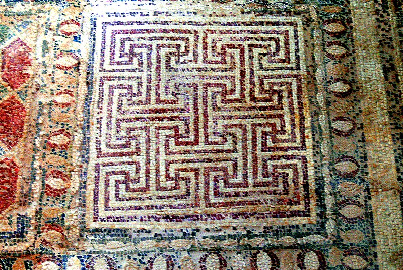 File:Paphos Haus des Dionysos - Geometrisches Mosaik 2 Labyrinth.jpg