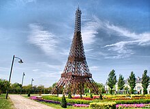 Réplica de la Torre Eiffel (París) en el parque de Europa