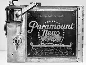 Le Parvo Series K Paramount News Camera, one of two known survived cine apparatuses. Parvo Paramount News.jpg