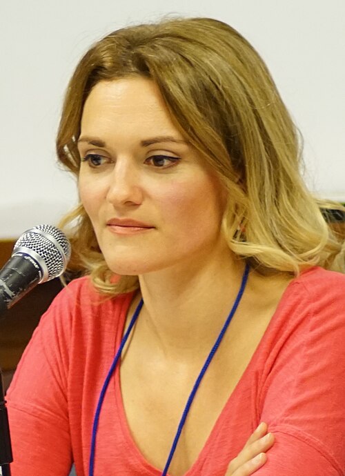 Patricia Summersett provides Princess Zelda's English voice in Breath of the Wild, Hyrule Warriors: Age of Calamity and Tears of the Kingdom.