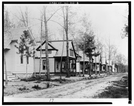 Seven cottages, photographed in 1933 Photographic copy of photograph (date unknown, original print in the possession of the Wisconsin Veterans Museums). SEVEN COTTAGES. VIEW UNKNOWN. - Wisconsin Home for Veterans, HABS WIS,68-KING,1-8.tif